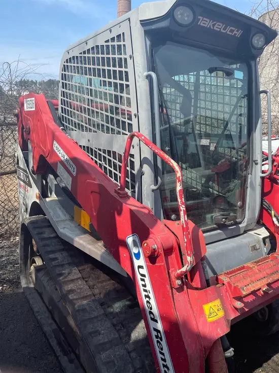 2017 Takeuchi TL10V2-CR Track Loader