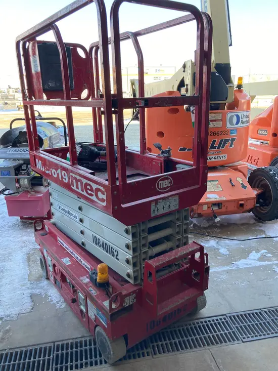 2018 MEC MICRO 19 Scissor Lift