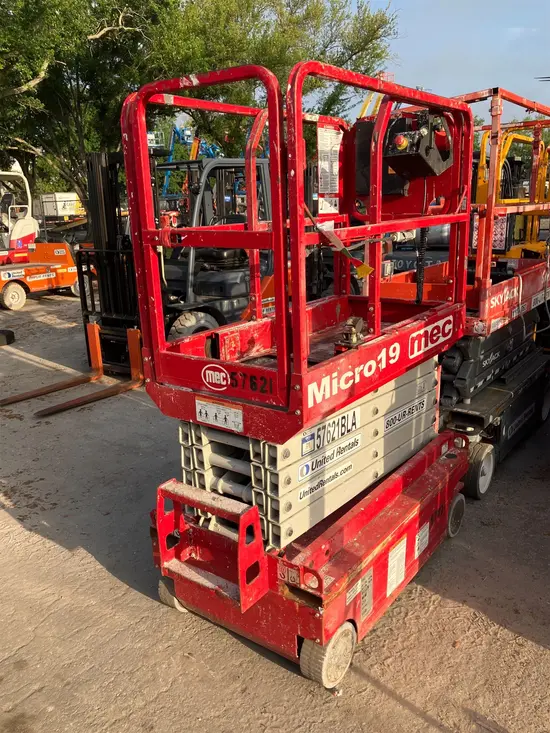 2018 MEC MICRO 19 Scissor Lift