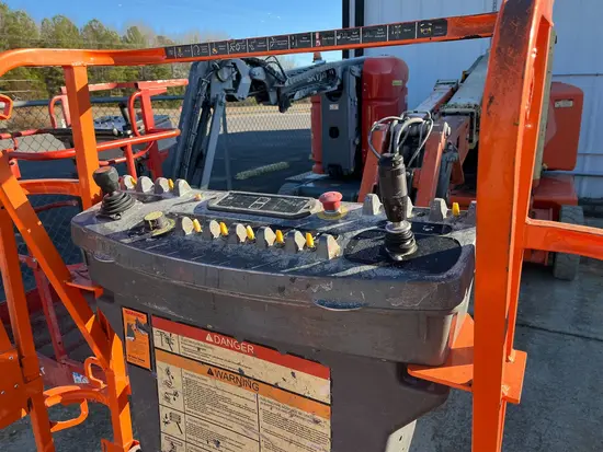 2014 JLG E400AJPN Articulating Boom Lift