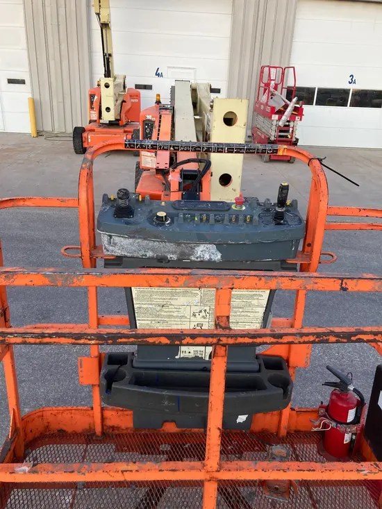 2014 JLG E450AJ Articulating Boom Lift
