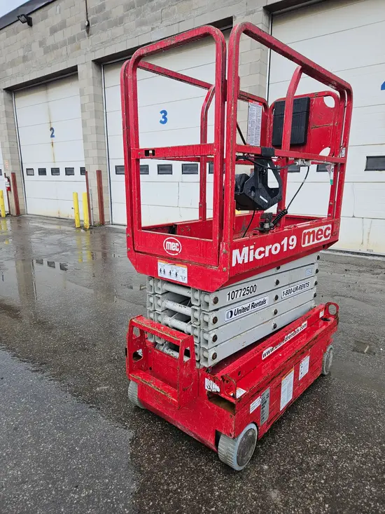 2018 MEC MICRO 19 Scissor Lift
