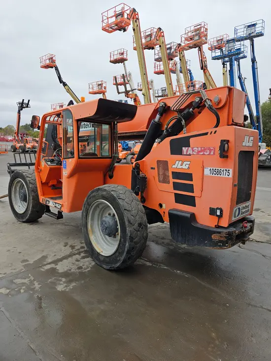 2017 SKYTRAK 8042 Forklift