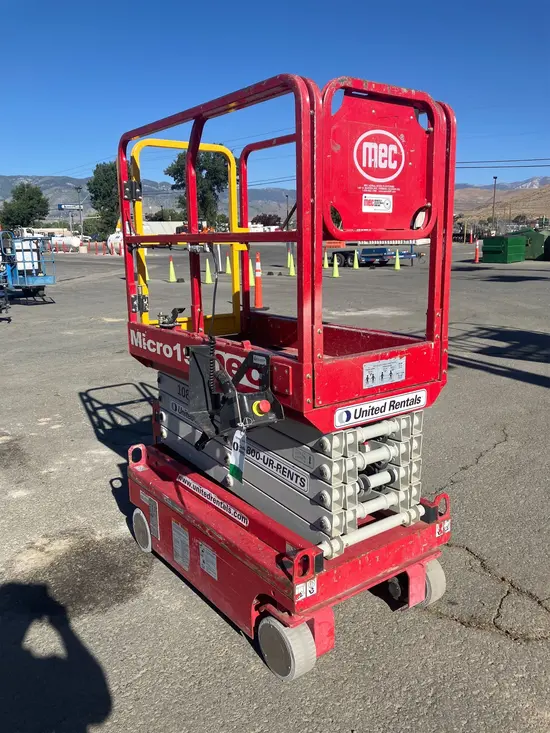 2018 MEC MICRO 19 Scissor Lift