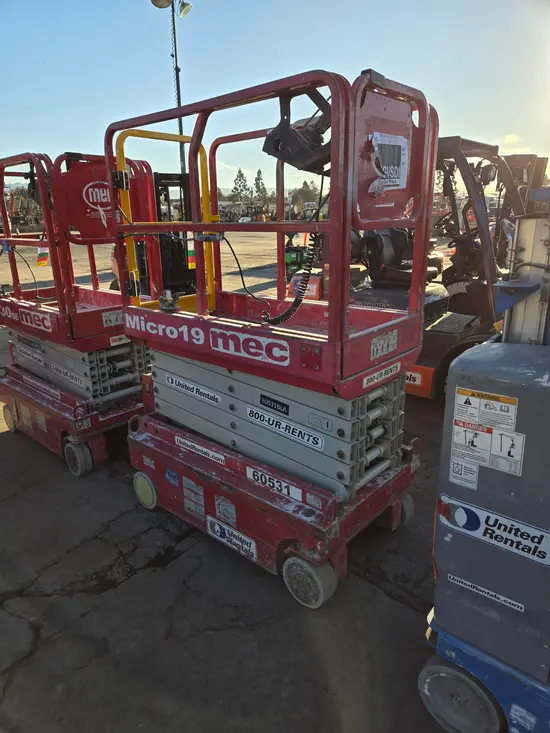2018 MEC MICRO 19 Scissor Lift