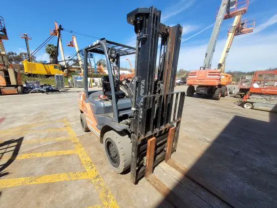 2017 Toyota 8FDU30 Warehouse Forklift
