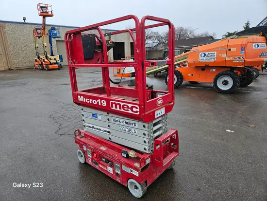 2018 MEC MICRO 19 Scissor Lift