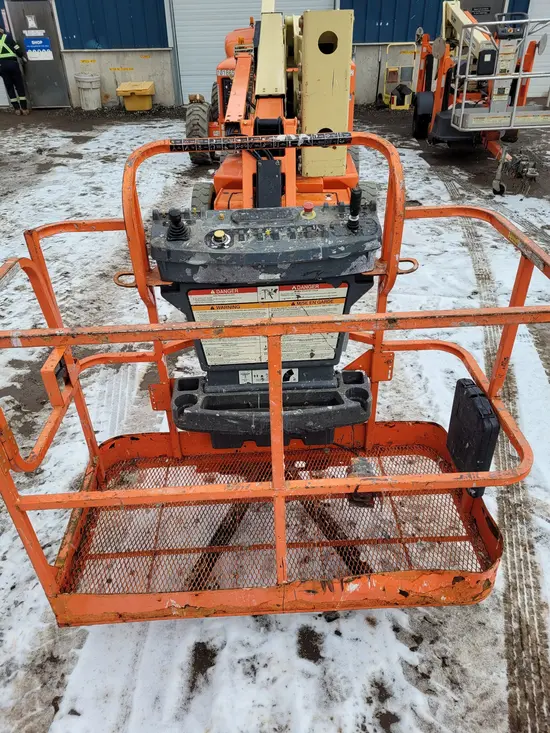 2013 JLG E450AJ Articulating Boom Lift
