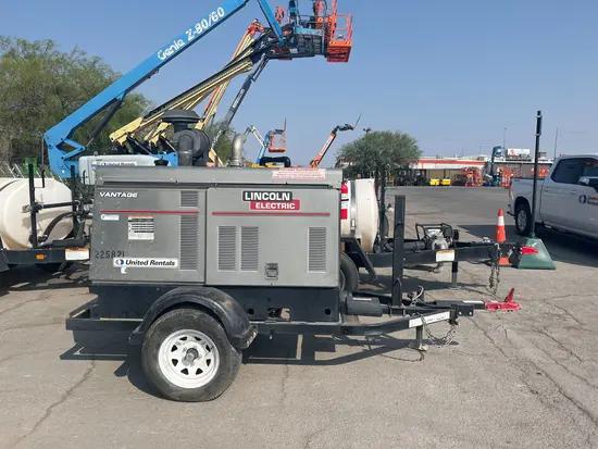 2019 Lincoln Electric VANTAGE 549 Welder