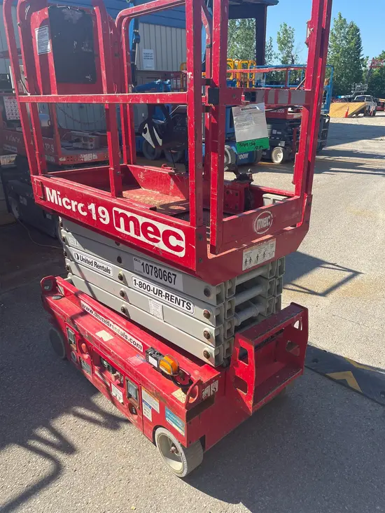 2018 MEC MICRO 19 Scissor Lift