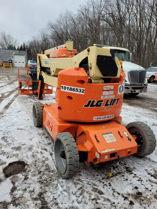 2013 JLG E450AJ Articulating Boom Lift