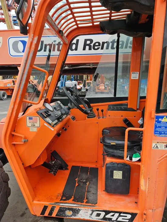 2017 SKYTRAK 8042 Forklift