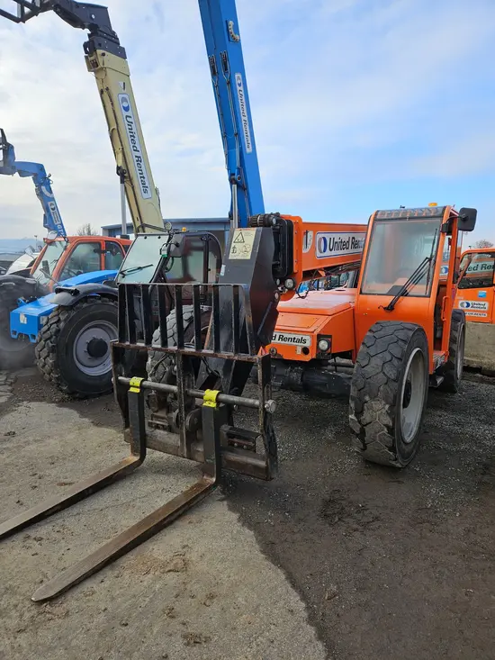 2017 SKYTRAK 8042 Forklift
