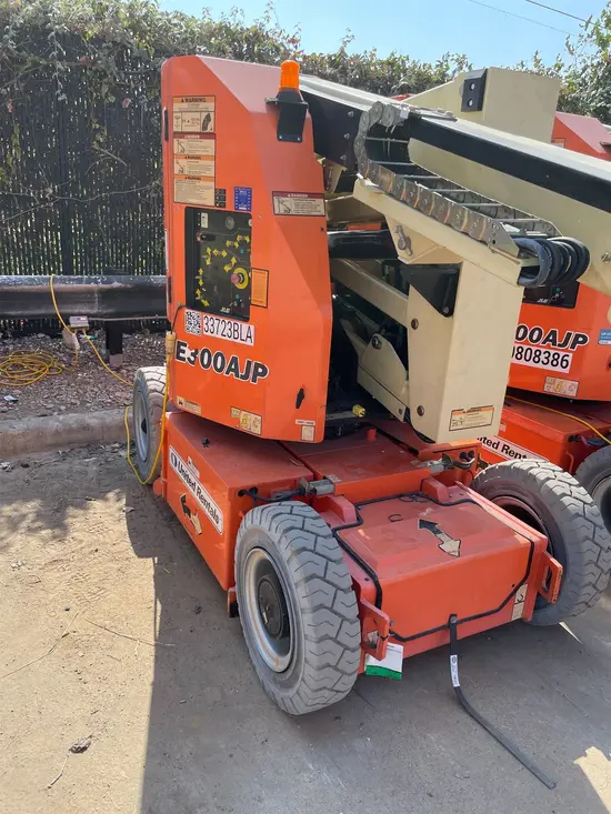 2016 JLG E300AJP Articulating Boom Lift