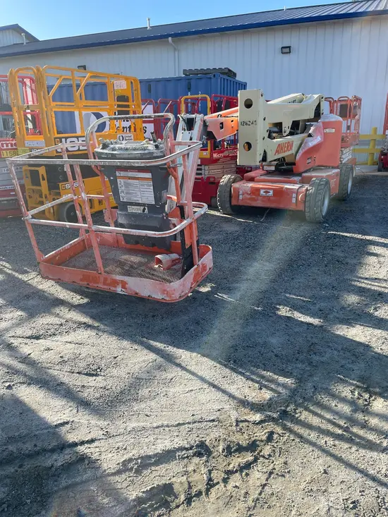 2013 JLG E450AJ Articulating Boom Lift