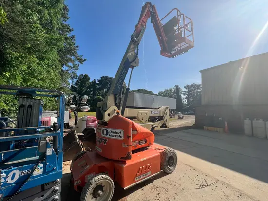 2014 JLG E400AJPN Articulating Boom Lift