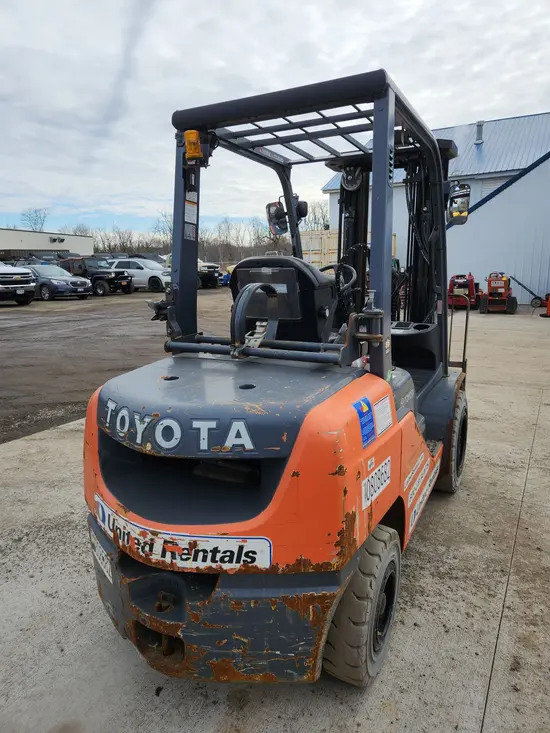 2018 Toyota 8FGU30 Warehouse Forklift