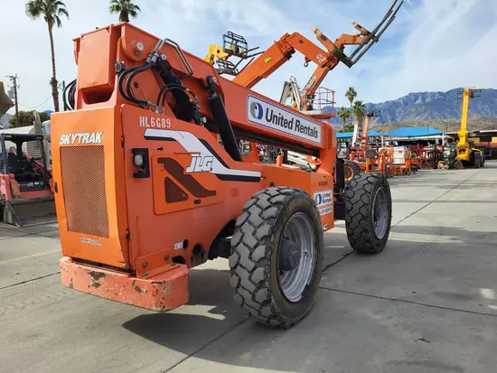 2015 SKYTRAK 6042 Forklift