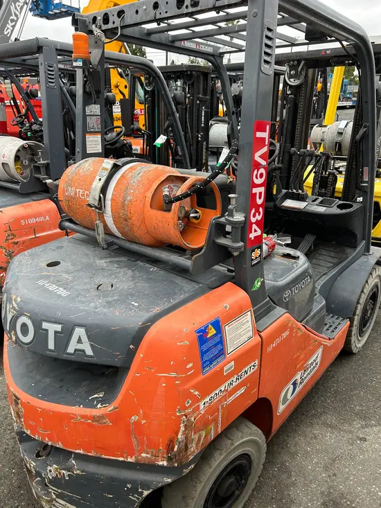 2016 Toyota 8FGU25 Warehouse Forklift