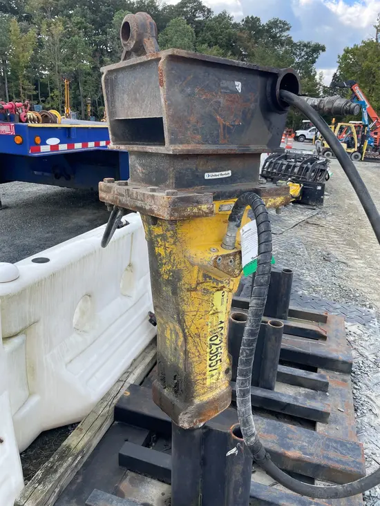 2017 Atlas Copco SB 452 Attachment