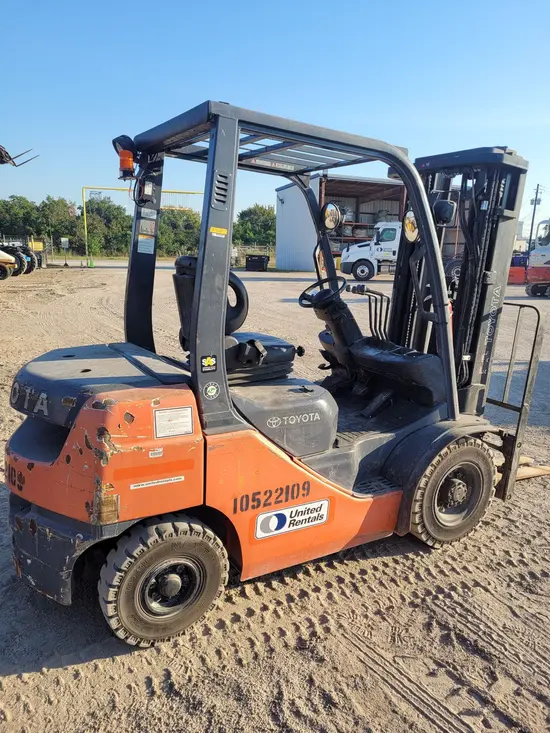 2016 Toyota 8FDU25 Warehouse Forklift