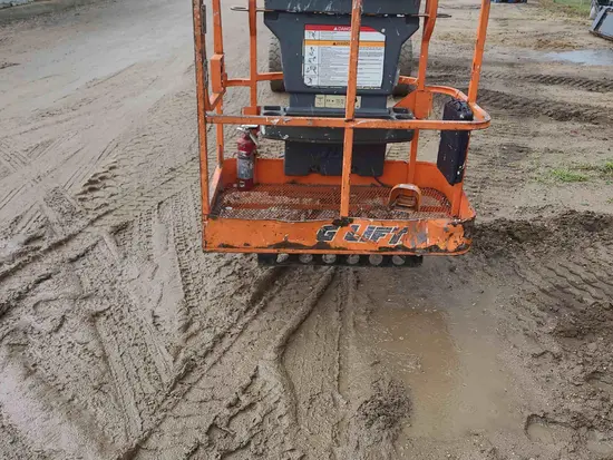 2013 JLG E400AJPN Articulating Boom Lift