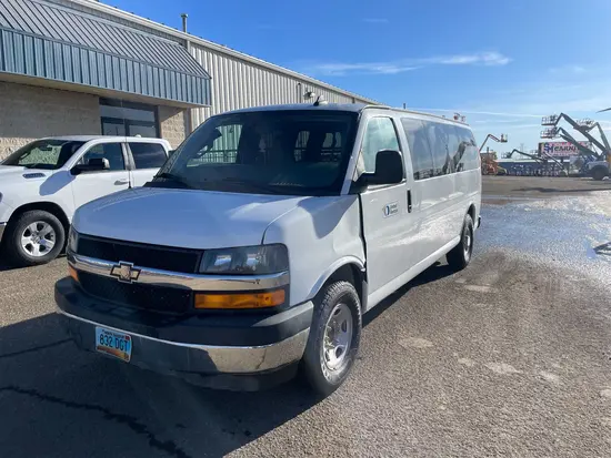 2017 CHEVROLET 3500EXTLTGRWD Vehicle