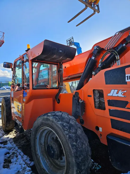 2017 SKYTRAK 8042 Forklift