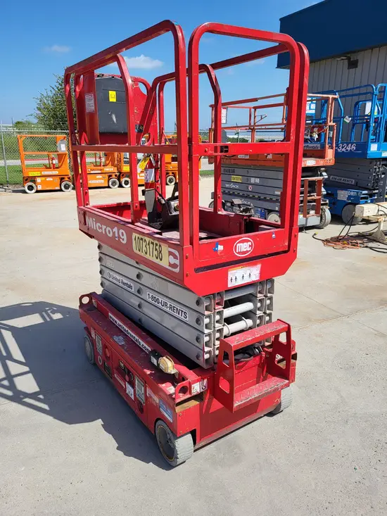 2018 MEC MICRO 19 Scissor Lift