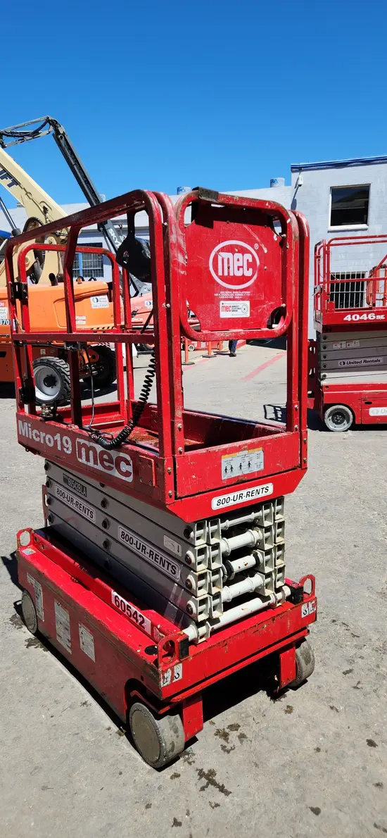 2018 MEC MICRO 19 Scissor Lift