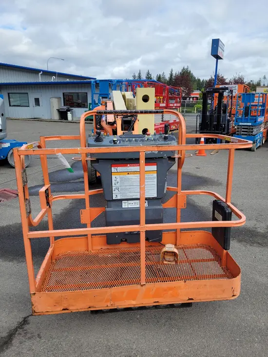 2013 JLG E450AJ Articulating Boom Lift
