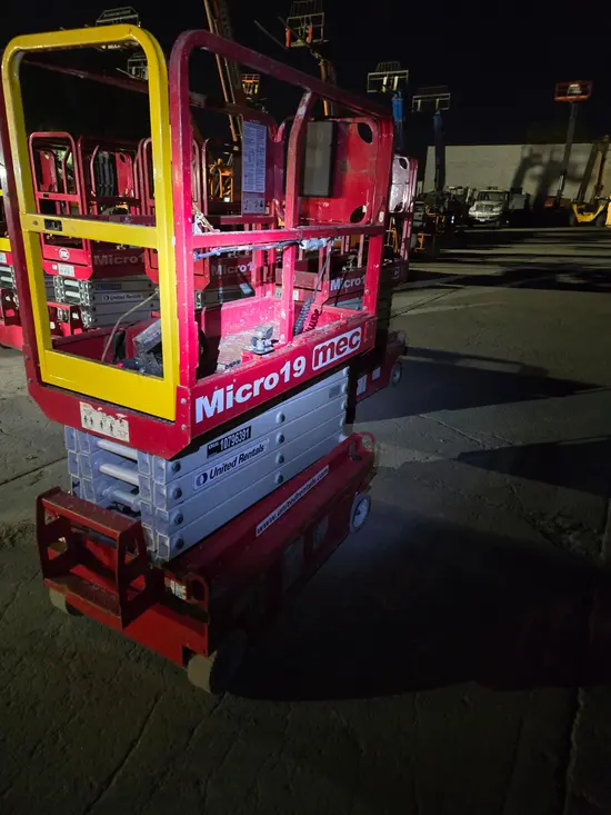 2018 MEC MICRO 19 Scissor Lift