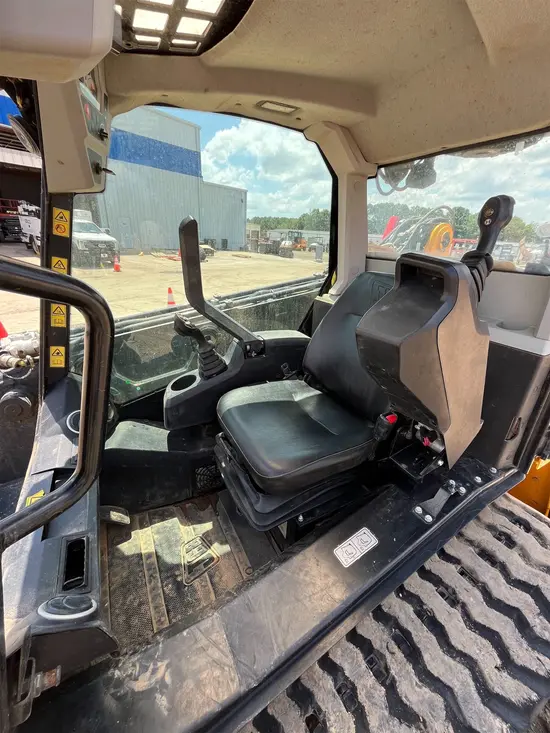 2021 JCB 3TS-8T Track Loader