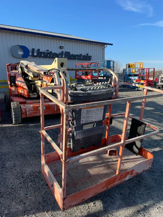 2013 JLG E450AJ Articulating Boom Lift