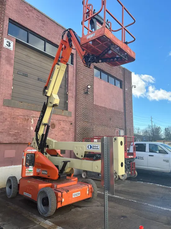 2014 JLG E450AJ Articulating Boom Lift