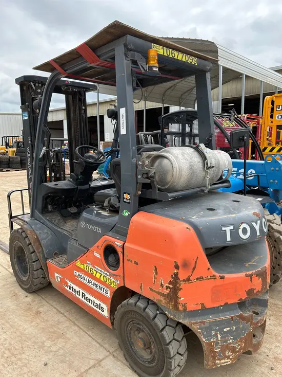 2017 Toyota 8FGU25 Warehouse Forklift