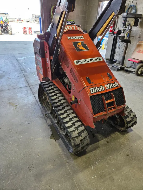 2020 Ditch Witch SK800 Track Loader