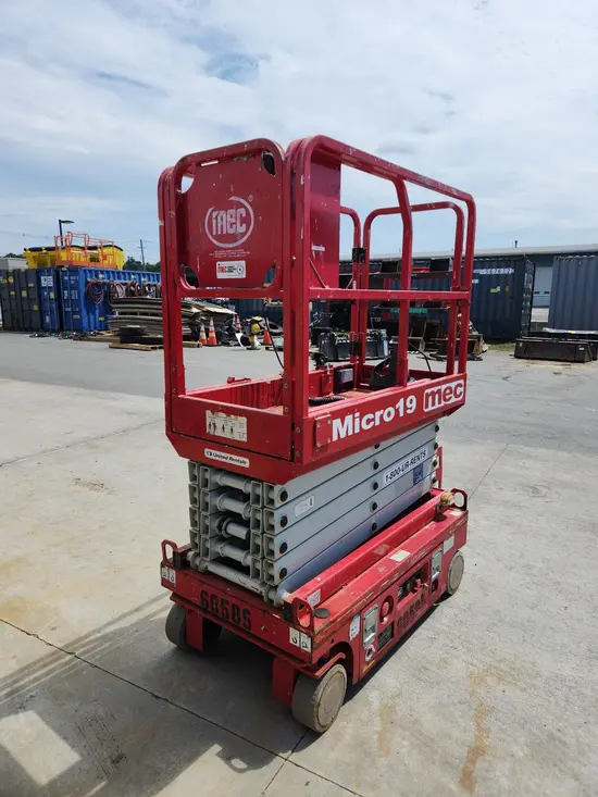 2018 MEC MICRO 19 Scissor Lift