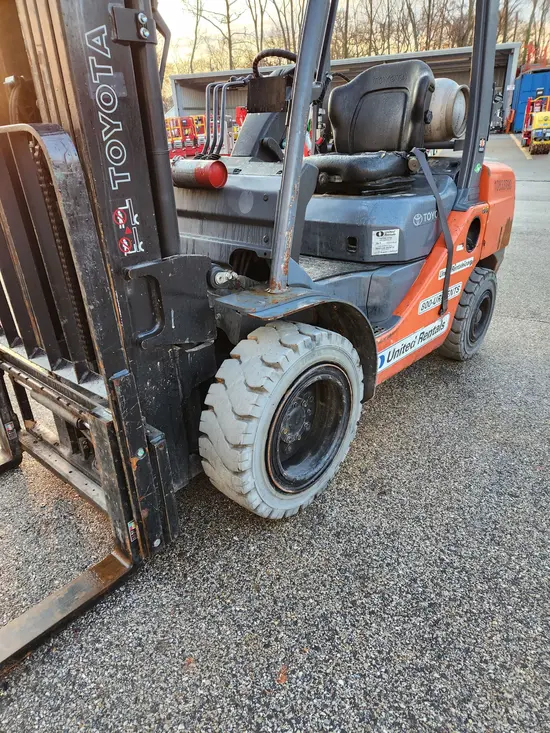 2018 Toyota 8FGU30 Warehouse Forklift