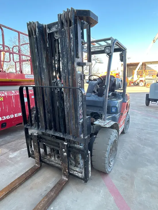 2018 Toyota 8FGU30 Warehouse Forklift