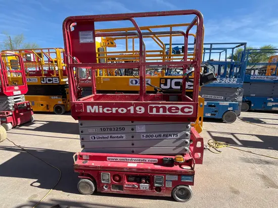2018 MEC MICRO 19 Scissor Lift