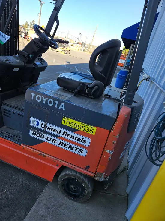 2017 Toyota 8FBCU25 Warehouse Forklift
