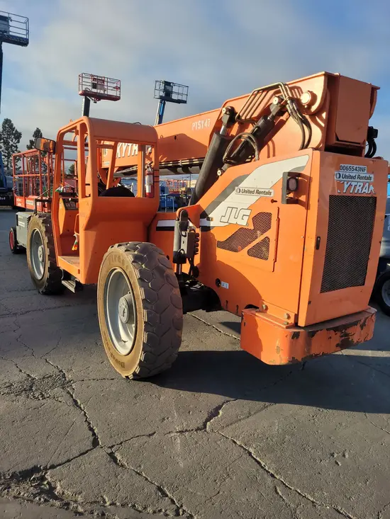 2015 SKYTRAK 8042 Forklift