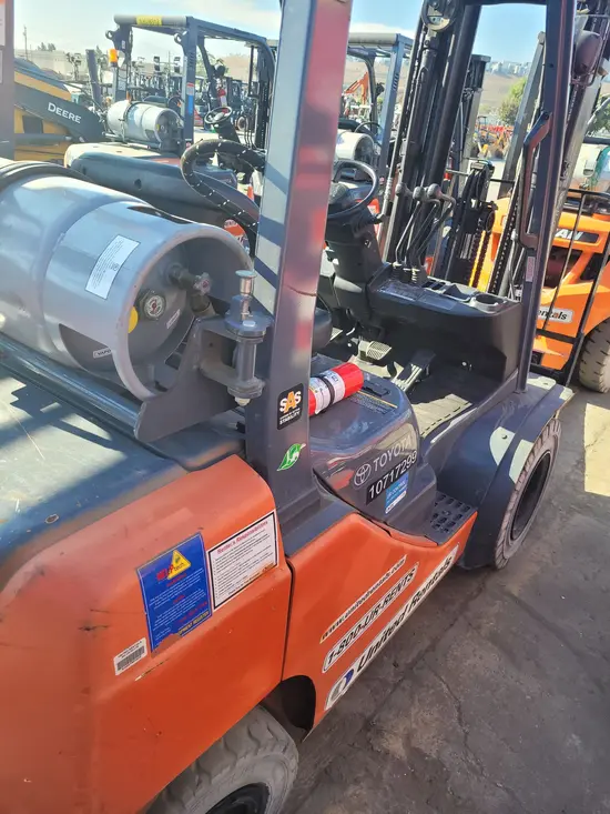 2018 Toyota 8FGU25 Warehouse Forklift