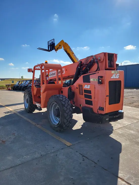 2017 SKYTRAK 8042 Forklift