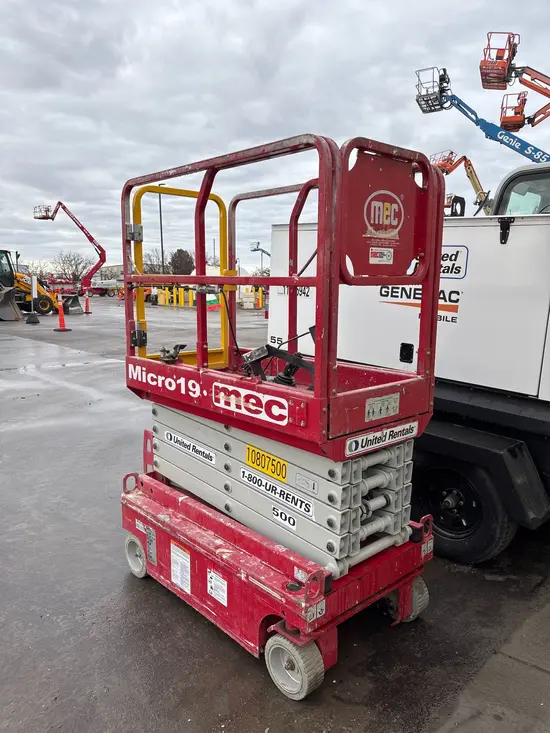2018 MEC MICRO 19 Scissor Lift