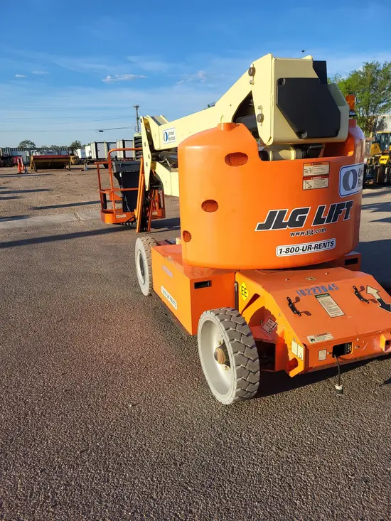 2014 JLG E400AJPN Articulating Boom Lift