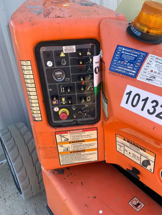 2013 JLG E450AJ Articulating Boom Lift