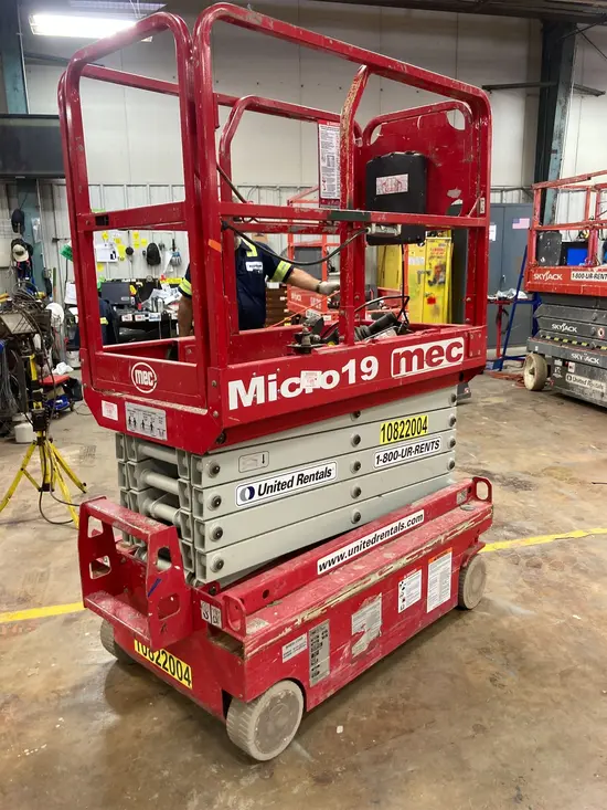 2018 MEC MICRO 19 Scissor Lift