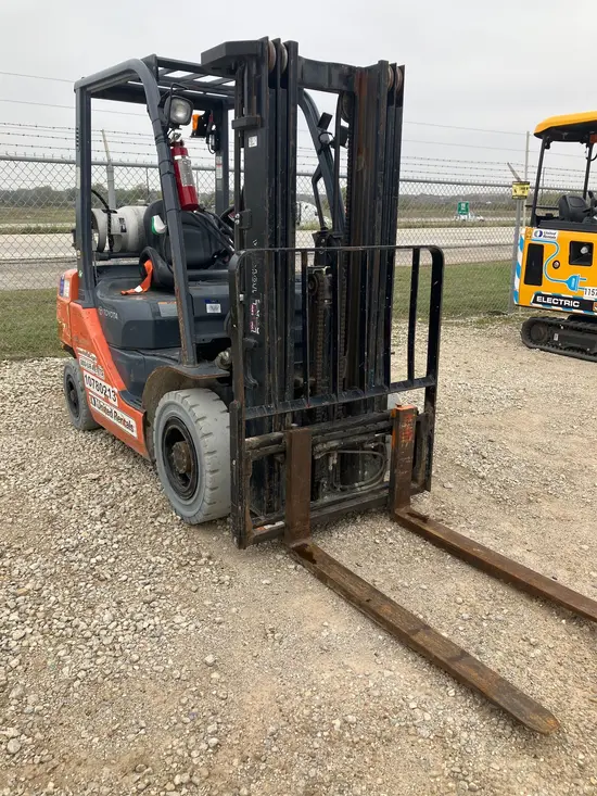 2018 Toyota 8FGU25 Warehouse Forklift